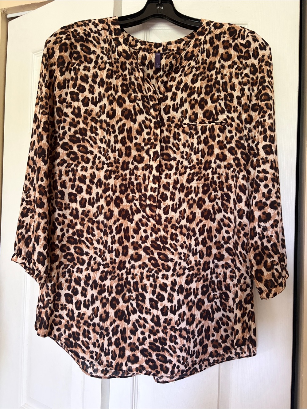 NYDJ Leopard Print V-Neck Women's Top in Brown. 5 hidden button down. 3/4 sleeve